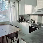 Apartment In The Heart Of - Free Parking - Free Wifi